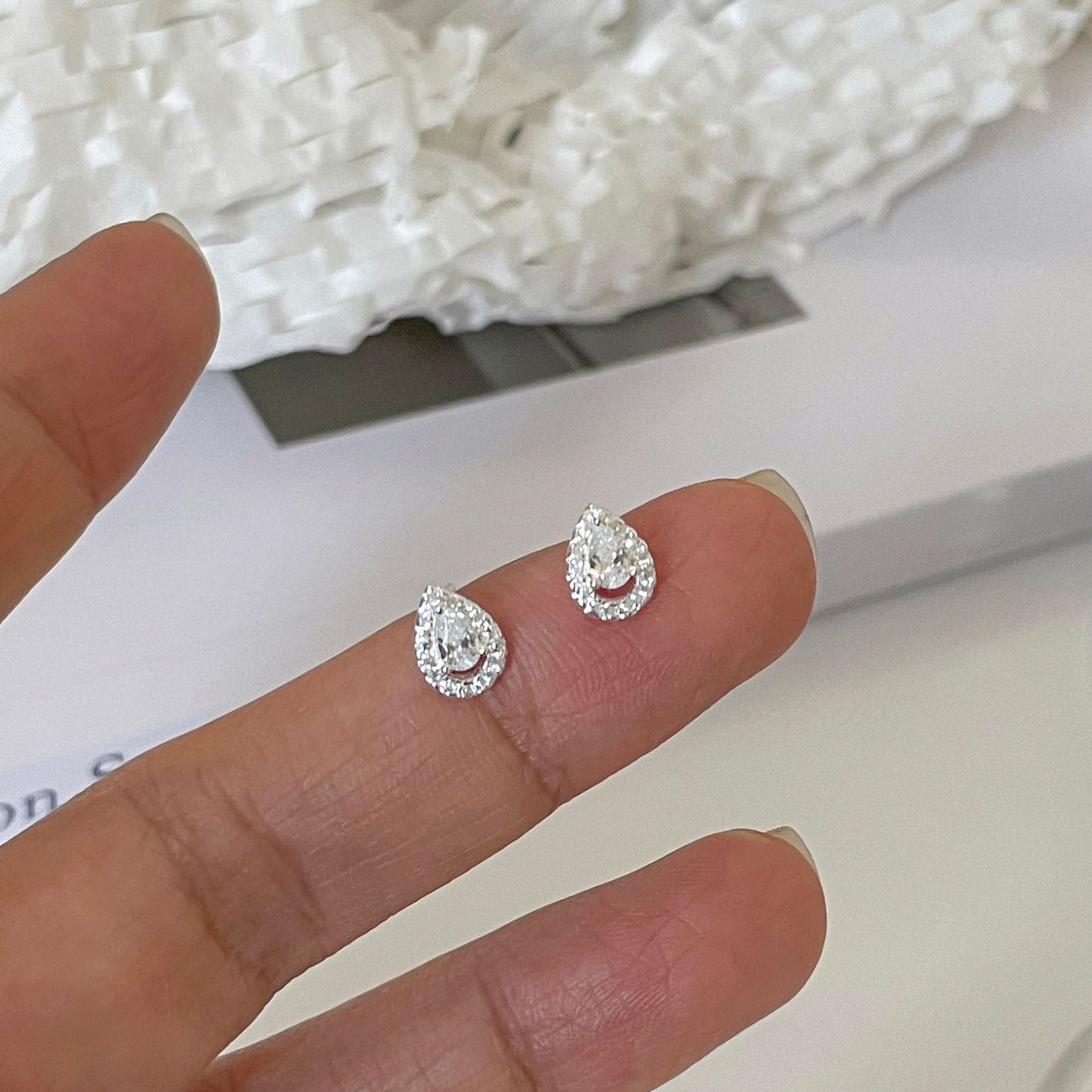 E廠【DQ10369E】S999純銀簡約小眾閃鑽水滴耳環女甜美氣質鑲鋯石通勤百搭耳飾
 25.10-3