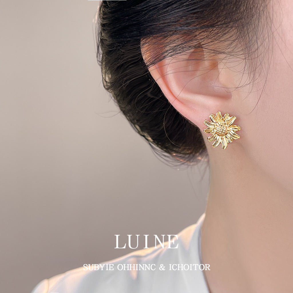A廠【7100】簡約時尚高級感雛菊花朵中古風耳環女氣質新款文藝復古向日葵耳飾
 25.11-3
