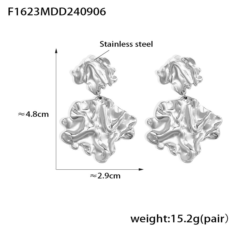 B廠【F1623】歐美個性潮流耳環 錘紋褶皺樹葉誇張耳墜不銹鋼PVD電鍍保色首飾品 24.09-2