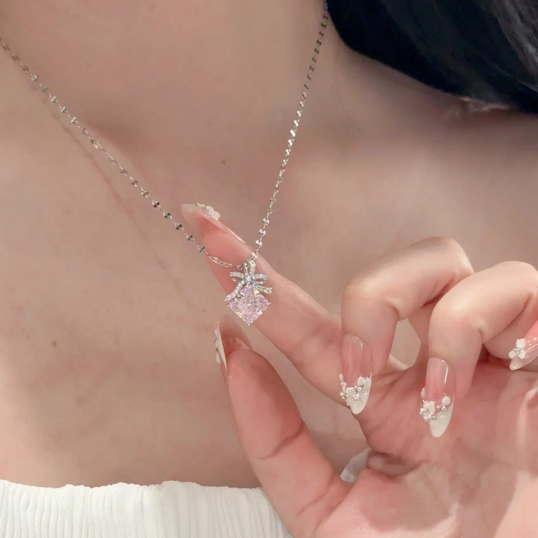 E廠【XDQ0880N】S925純銀輕奢蝴蝶結方鑽項鍊女高級感冰花切粉鋯甜美鎖骨鏈潮
 26.06-2