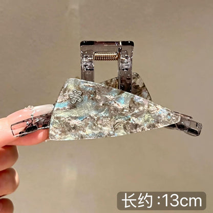 C廠【X388】 醋酸三角閃鑽半紮髮鯊魚夾
 26.09-4「C廠-單筆結帳需滿，NT$500出貨(不含運費)」