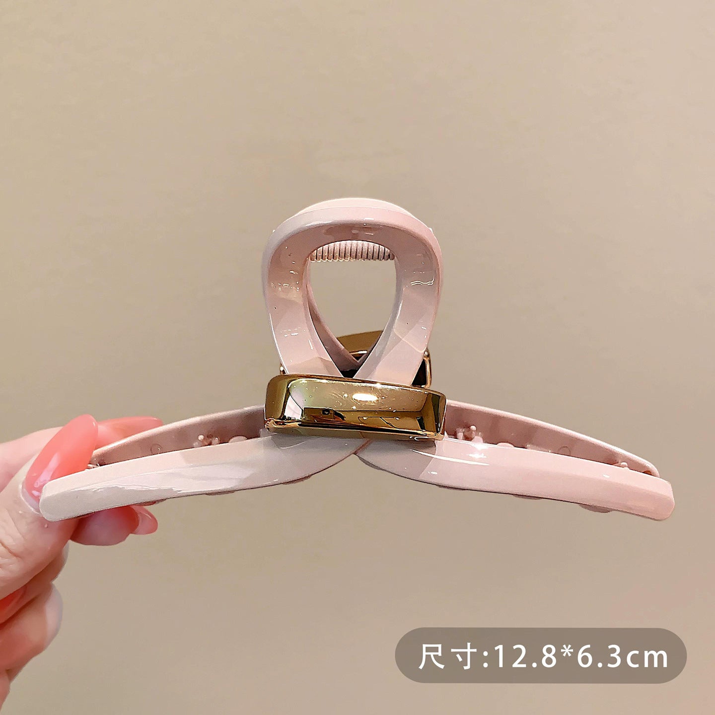 C廠【X370】極簡風淺粉色金標大抓夾春夏新款百搭盤髮鯊魚夾子精緻後腦勺髮抓
 26.05-4「C廠-單筆結帳需滿，NT$500出貨(不含運費)」