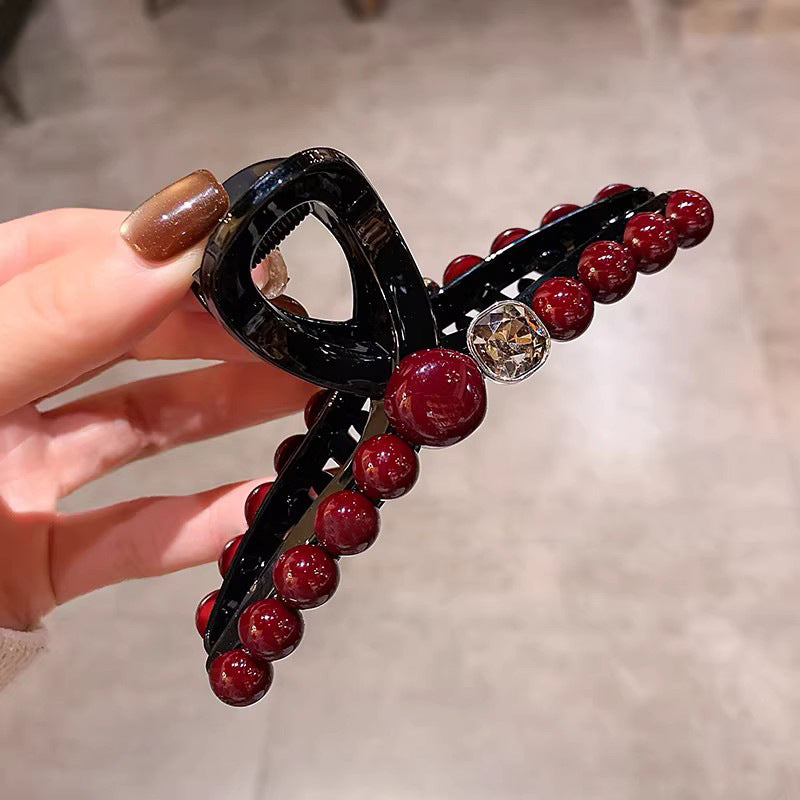 C廠【Y1067】高級感紅色珠珠抓夾新春款鑲鑽鯊魚夾女後腦勺髮量多全盤髮夾頭飾
 26.01-2「C廠-單筆結帳需滿，NT$500出貨(不含運費)」