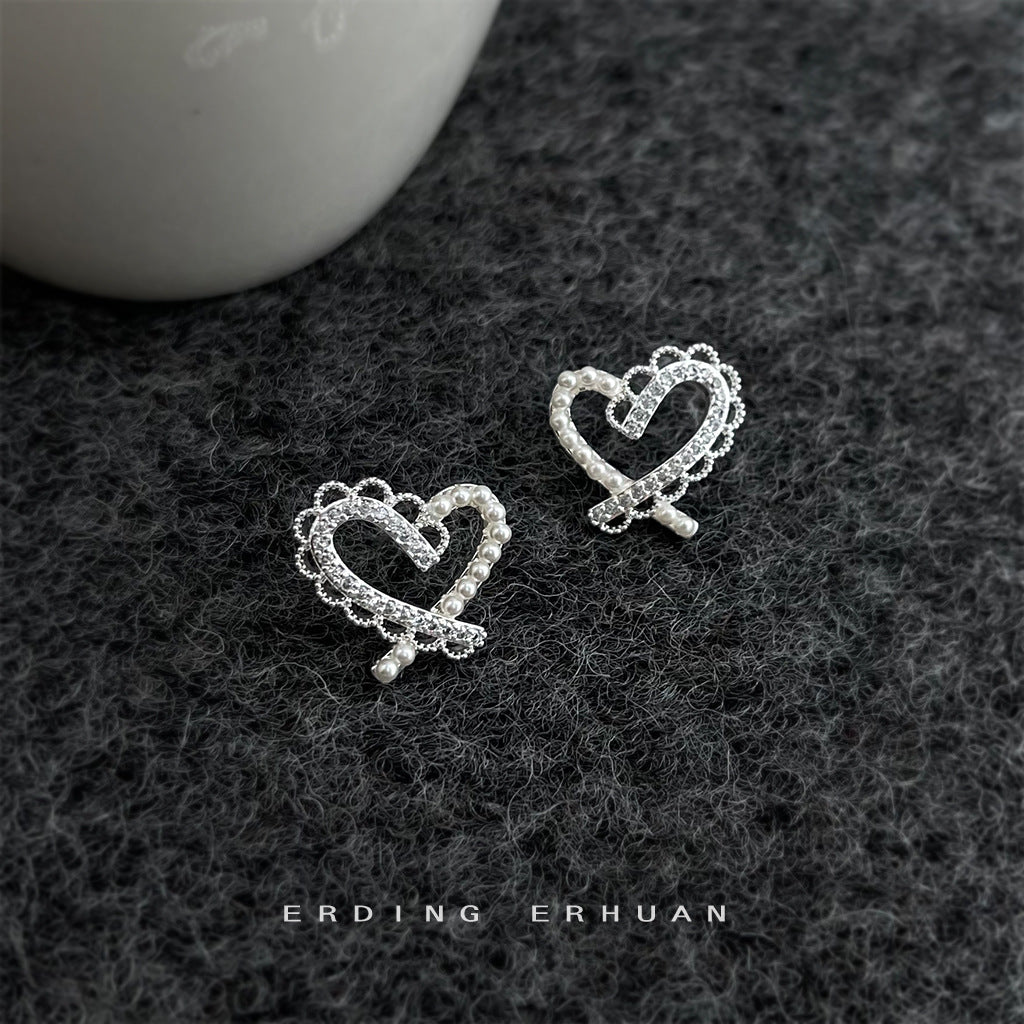 C廠【7067】微鑲鋯石925銀針蕾絲鏤空愛心銀色 氣質簡約甜美新款耳飾
 25.11-2