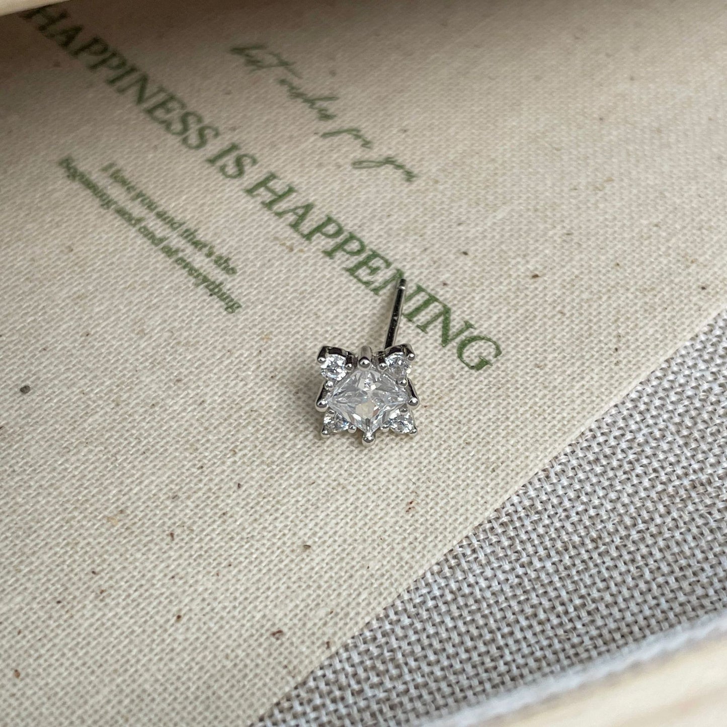 F廠【DQ10067E】S925純銀小眾設計四芒星方糖耳環女精緻鋯石耳骨釘百搭耳飾潮
 25.09-1