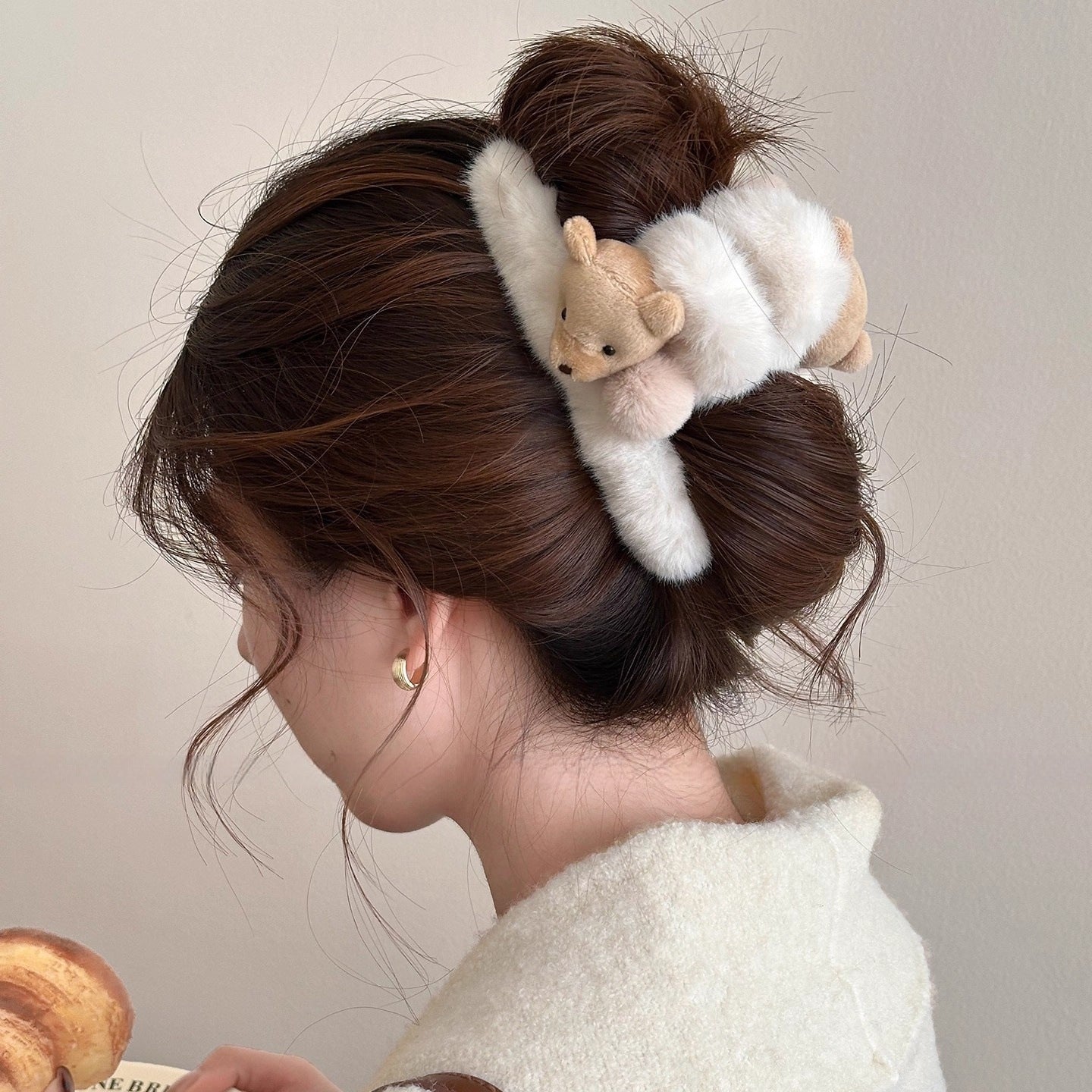 C廠【Y996】可愛毛絨小熊大號抓夾女2025新款高級感秋冬後腦勺髮夾鯊魚夾髮飾
 26.01-1