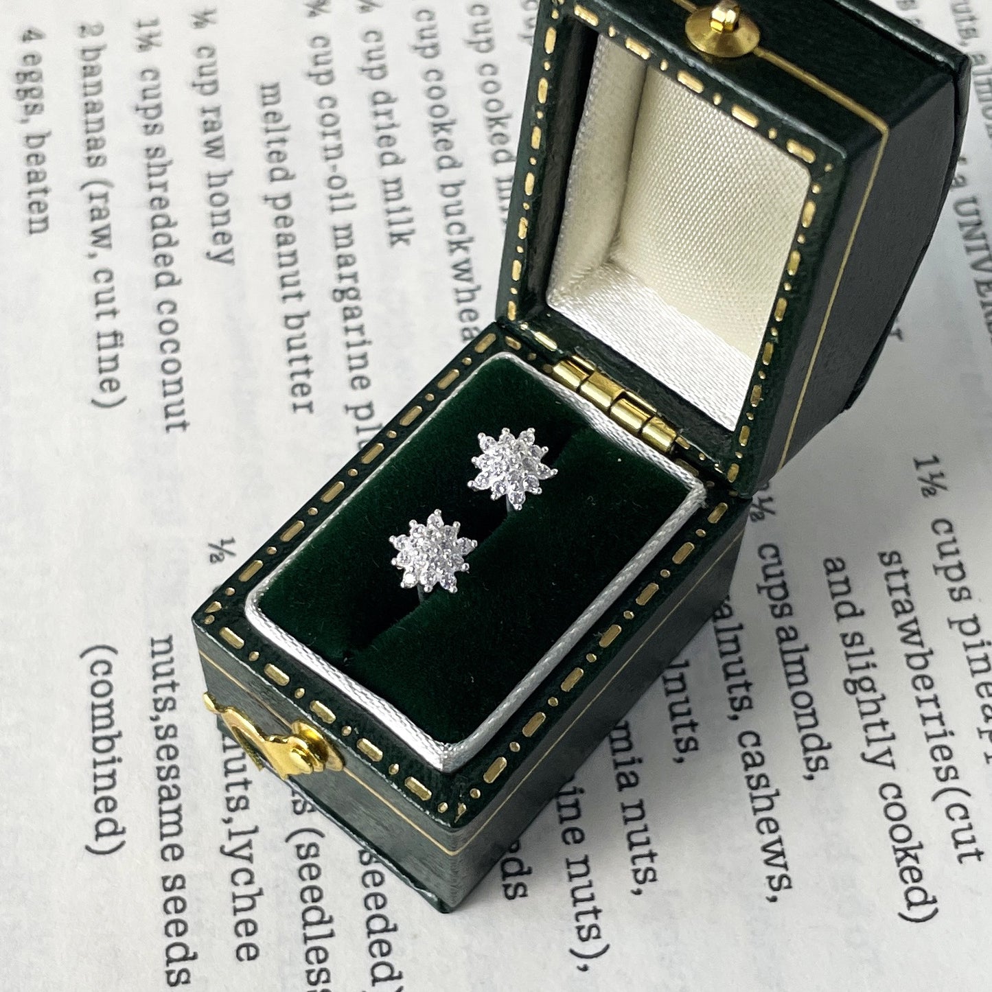 E廠【XDQ11255E】S999純銀精緻小巧雪花耳環簡約設計感鑲鋯石日常免摘耳飾女潮
 25.12-1