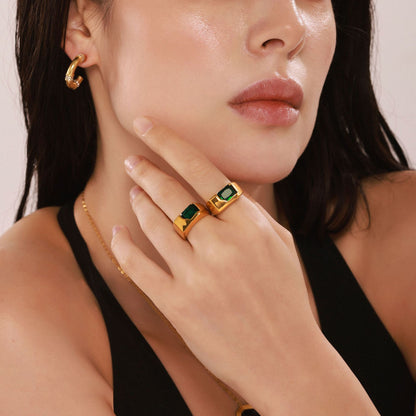 B廠【A343】歐美誇張鑲綠鋯石戒指女不銹鋼鍍18k金ins跨國開口指環 25.03-1