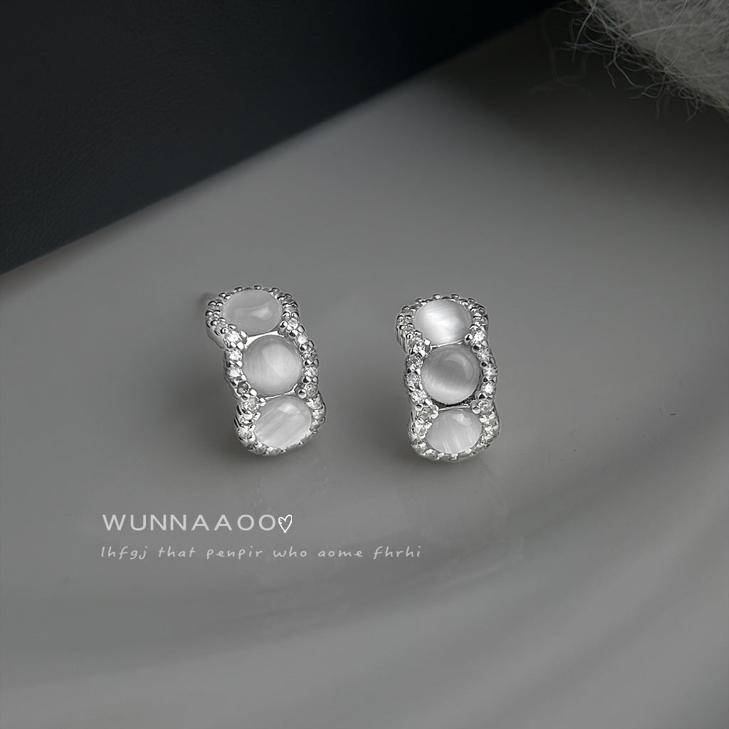 A廠 【2585】煙灰清晨~通勤高級感玻璃貓眼石耳環清冷貴氣感半彎鋯石百搭耳飾
 26.03-3