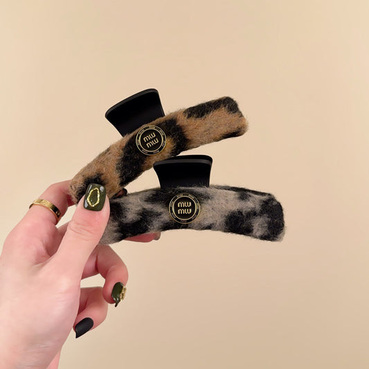 C廠【P105】秋冬高級感毛絨抓夾女2025新款髮量少後腦勺鯊魚夾小香風髮夾髮飾
 26.01-1