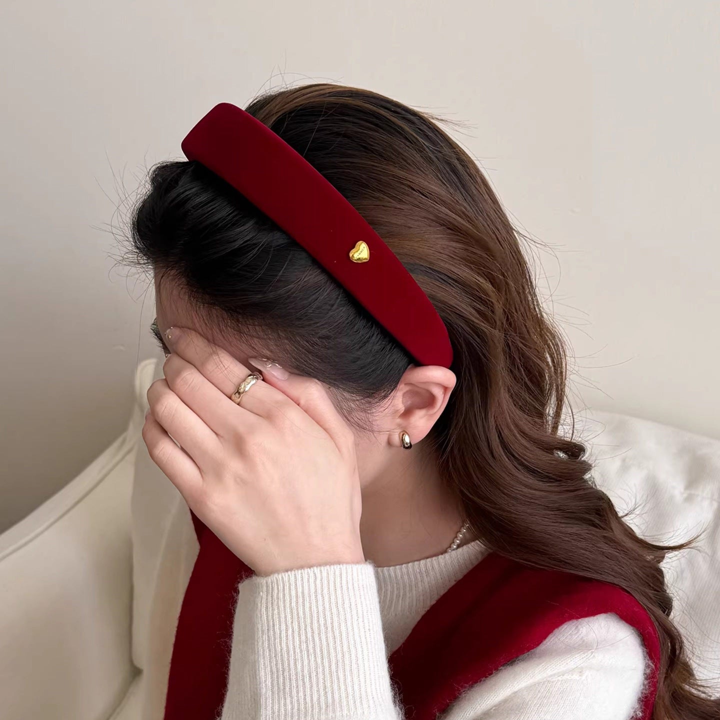 C廠【Y1065】酒紅色絲絨金標愛心髮箍女新年洋氣時尚壓髮頭箍洗臉氣質髮卡頭飾
 26.01-1「C廠-單筆結帳需滿，NT$500出貨(不含運費)」