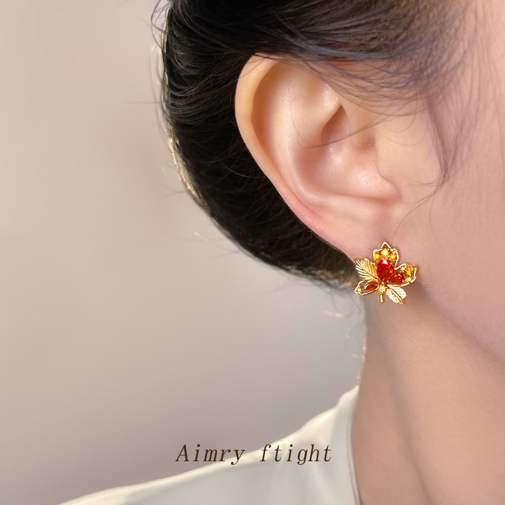 A廠【7086】原創楓葉鑲嵌鋯石時尚通勤高級感輕奢風新款個性創意小眾耳環耳飾
 25.11-4