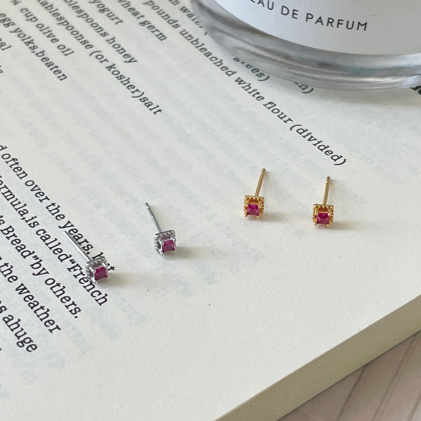 E廠【XDQ10320E】S925純銀迷你小巧玫紅鋯石耳環女精緻高級感幾何方形百搭耳飾
 26.01-1