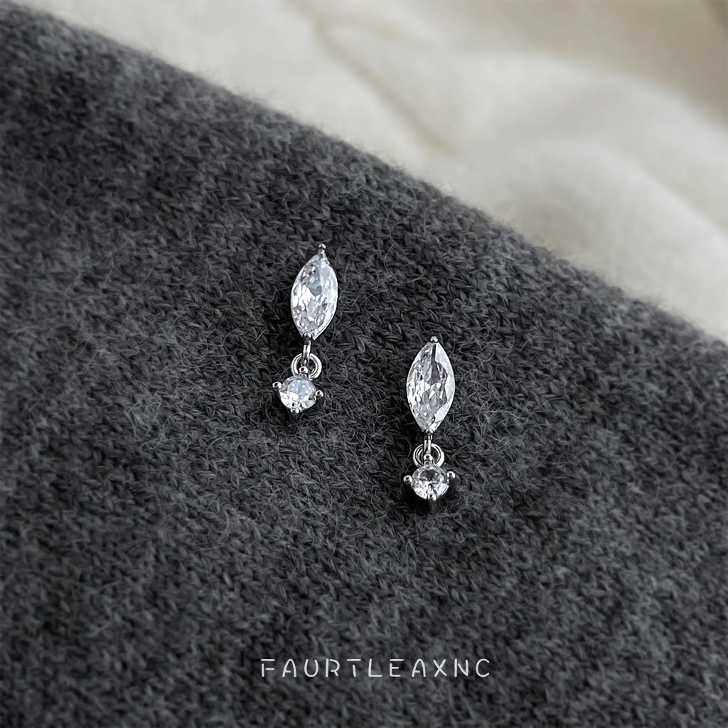 C廠【7063】時尚高級感925銀針鑲嵌鋯石馬眼形狀簡約通勤水滴新款耳飾女
 25.11-2