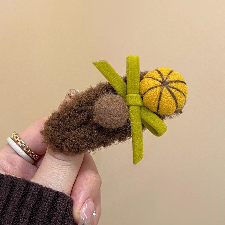 C廠【P60】秋冬毛氈球蝴蝶結髮夾女毛絨瀏海夾2025新款高端邊夾百搭髮卡髮飾
 25.12-2「C廠-單筆結帳需滿，NT$500出貨(不含運費)」