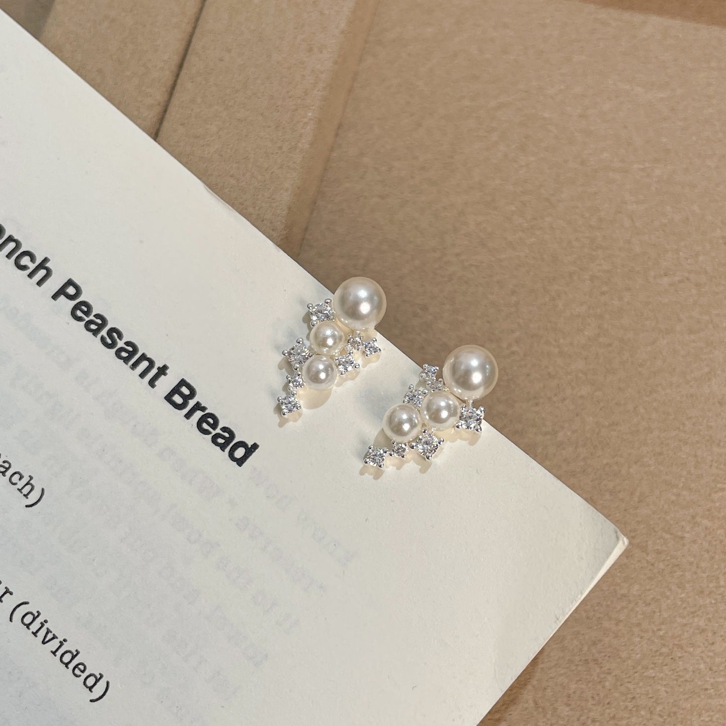 E廠【DQ11167E】法式高級感葡萄串仿珍珠耳環女S925純銀溫柔時尚鋯石顯白耳飾
 25.10-3