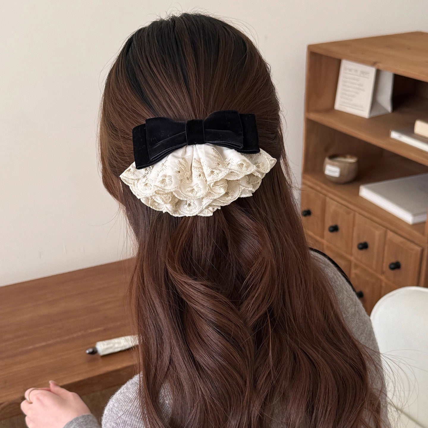 C廠【F15】法式蕾絲蝴蝶結裙擺髮夾女2025新款高級彈簧夾復古千金風髮飾頭飾
 25.12-2「C廠-單筆結帳需滿，NT$500出貨(不含運費)」