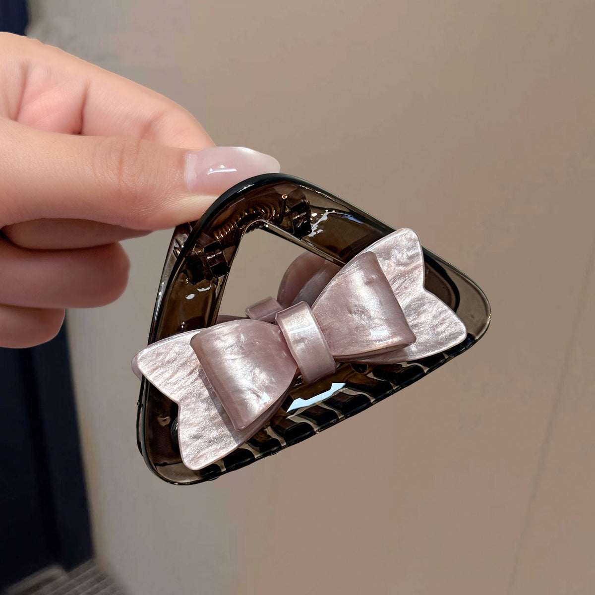 C廠【X711】醋酸蝴蝶結三角抓夾女韓系高級感半紮髮鯊魚夾氣質髮夾後腦勺頭飾
 26.08-2「C廠-單筆結帳需滿，NT$500出貨(不含運費)」