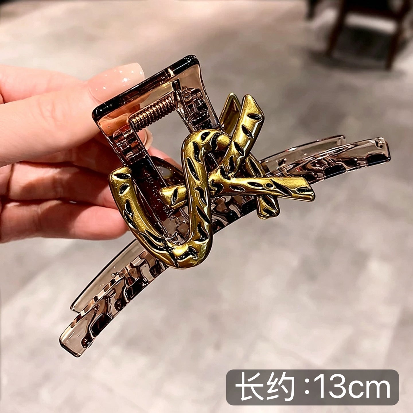 C廠【X374】高級感大牌透咖色抓夾女新款字母髮量多全盤髮夾後腦勺鯊魚夾頭飾
 26.05-4「C廠-單筆結帳需滿，NT$500出貨(不含運費)」
