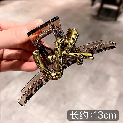 C廠【X374】高級感大牌透咖色抓夾女新款字母髮量多全盤髮夾後腦勺鯊魚夾頭飾
 26.05-4「C廠-單筆結帳需滿，NT$500出貨(不含運費)」