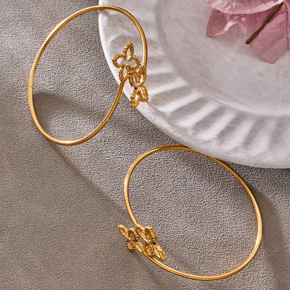 B廠【Z591】跨國個性簡約設計雙花鏤空開口手環不鏽鋼鍍18k真金時尚百搭手環
 26.03-2