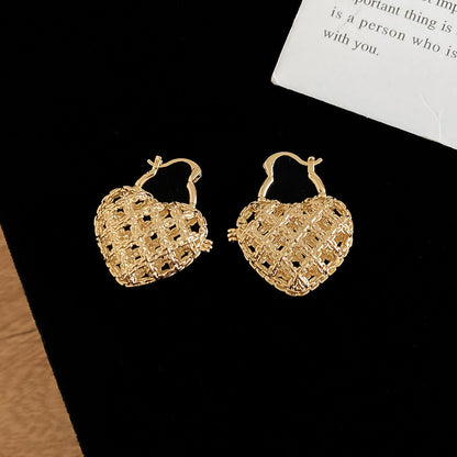 A廠【WE5211】法式復古鏤空金屬愛心扣簡約日常通勤耳環輕奢高級感小眾耳環女
 25.11-2