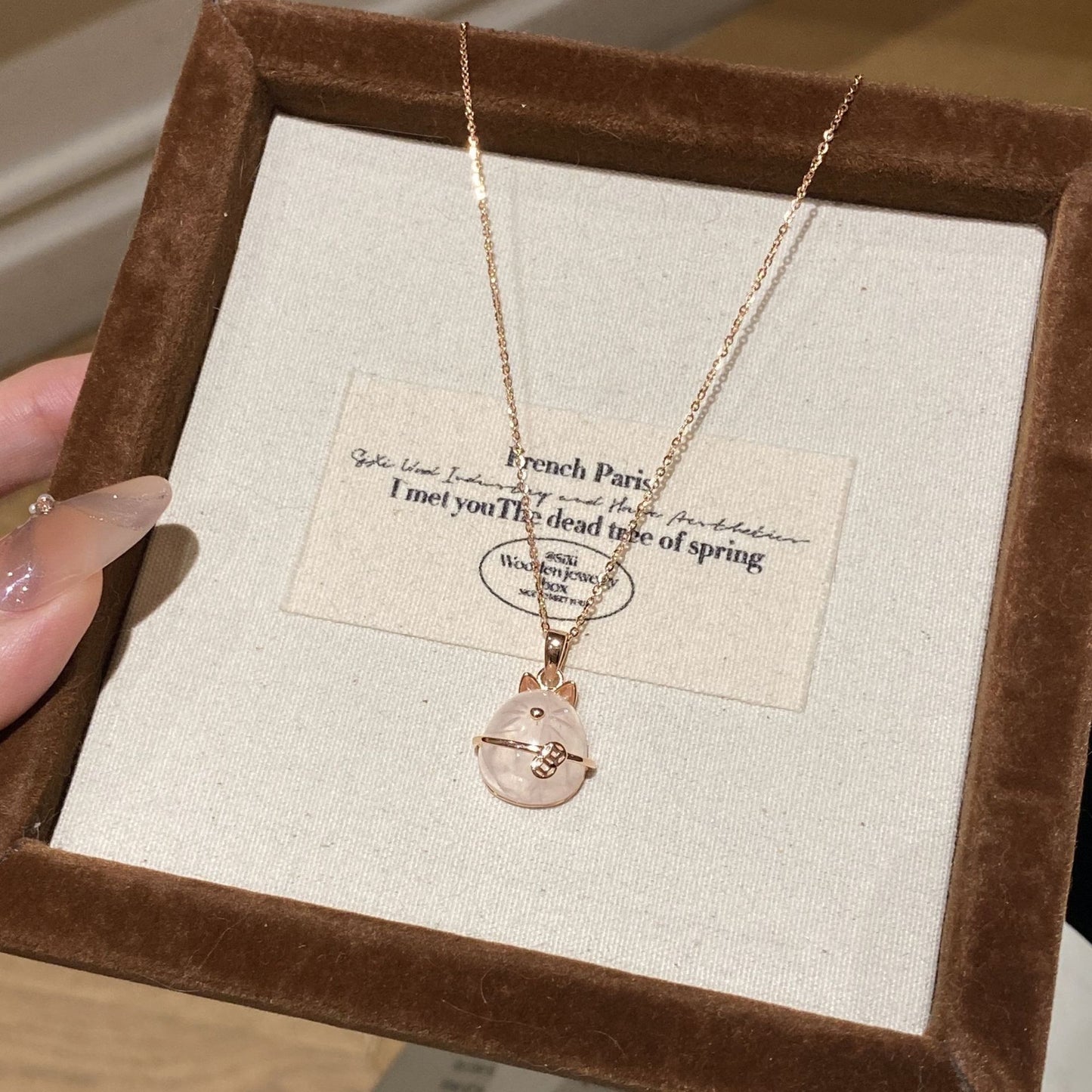 E廠【XDQ1048N】S925純銀粉水晶納福小貓項鍊女甜美氣質銅錢貓咪鎖骨鏈潮
 25.11-4