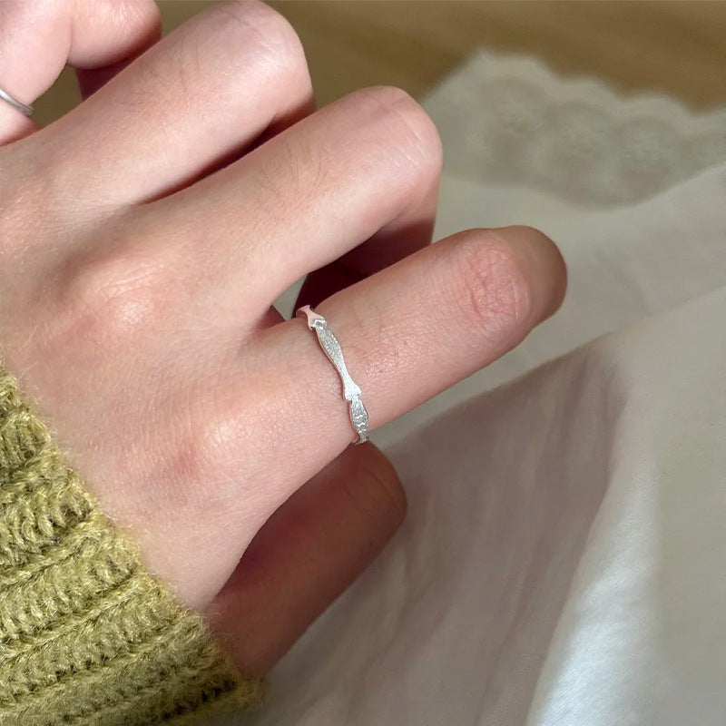 E廠【XDQ8448R】S999純銀小眾設計拉絲小魚戒指女輕奢ins時尚個性開口指環潮
 25.11-4