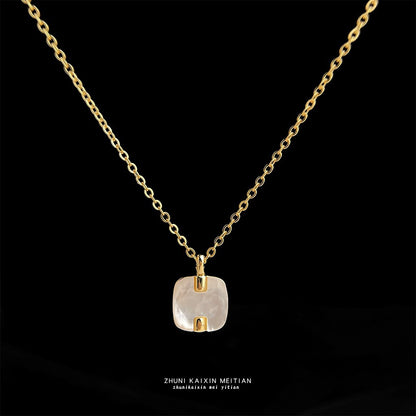 A廠【6634】厚鍍18K真金貝母方形幾何時尚高級感通勤項鍊新款輕奢風鎖 骨鍊女
 25.09-1