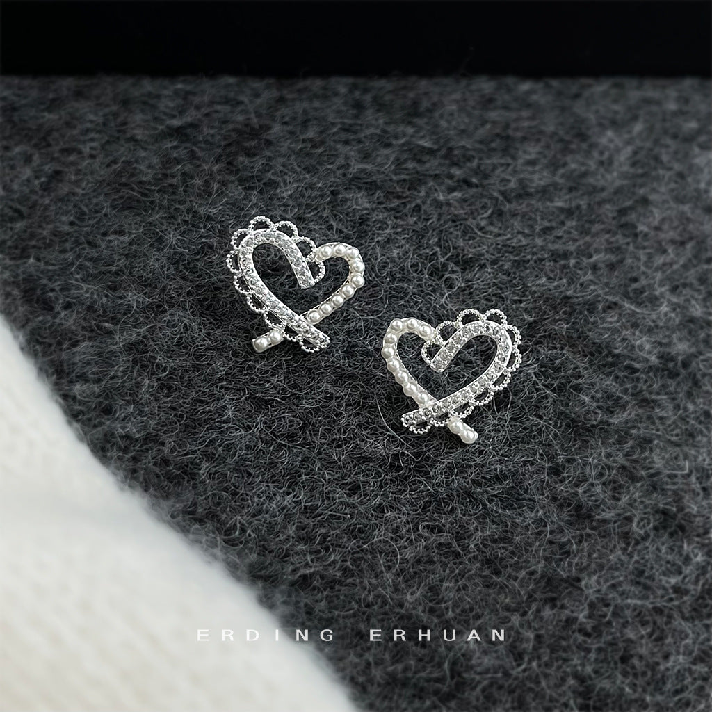 C廠【7067】微鑲鋯石925銀針蕾絲鏤空愛心銀色 氣質簡約甜美新款耳飾
 25.11-2