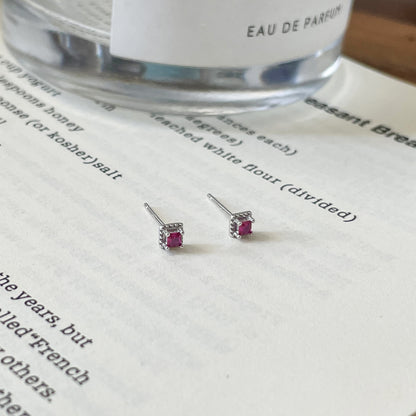 E廠【XDQ10320E】S925純銀迷你小巧玫紅鋯石耳環女精緻高級感幾何方形百搭耳飾
 26.01-1