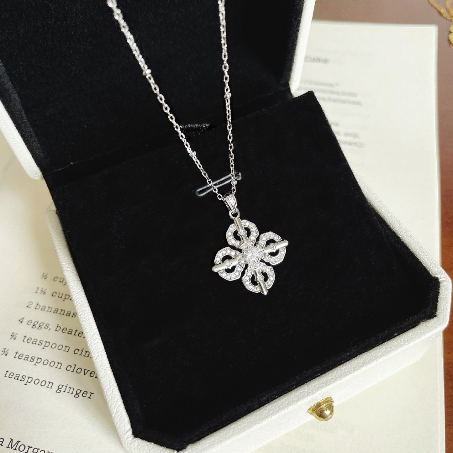 F廠【XDQ0301N】精工輕奢S925純銀十字金剛杵項鍊女高級感鑲鑽四葉草鎖骨鏈潮
 25.11-1