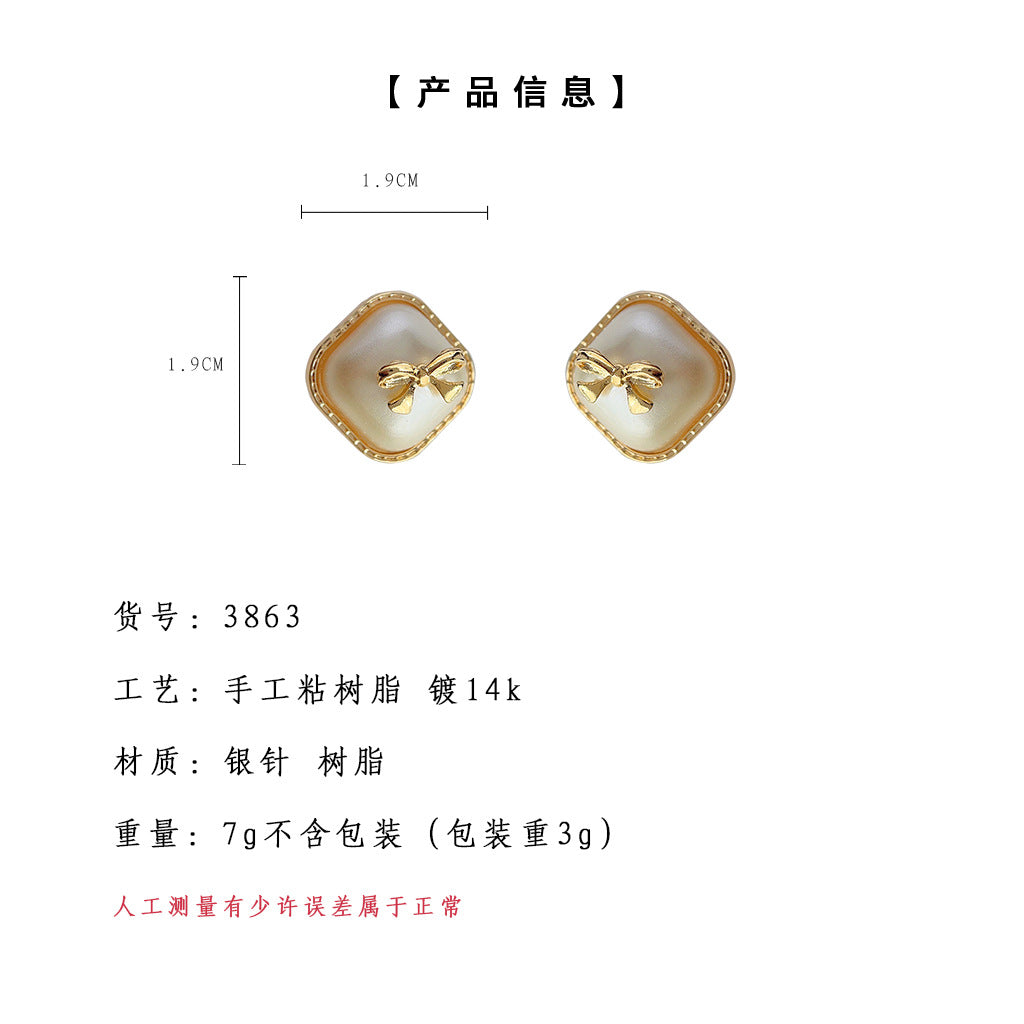 C廠【3863】小香風高級感方形幾何珍珠蝴蝶結鍍14K耳環氣質優雅通勤時尚耳環 24.04-2