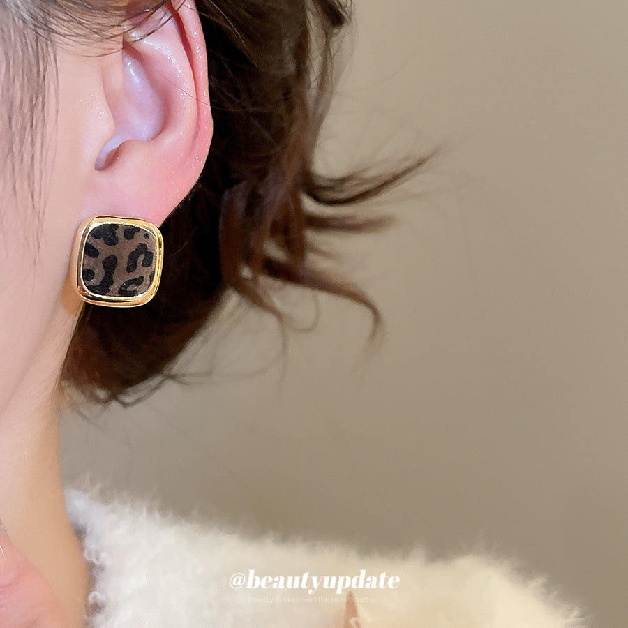 A廠【WE4949】925銀針秋冬復古植絨豹紋幾何方形耳環美拉德簡約耳環小眾高級感耳飾
 25.10-5