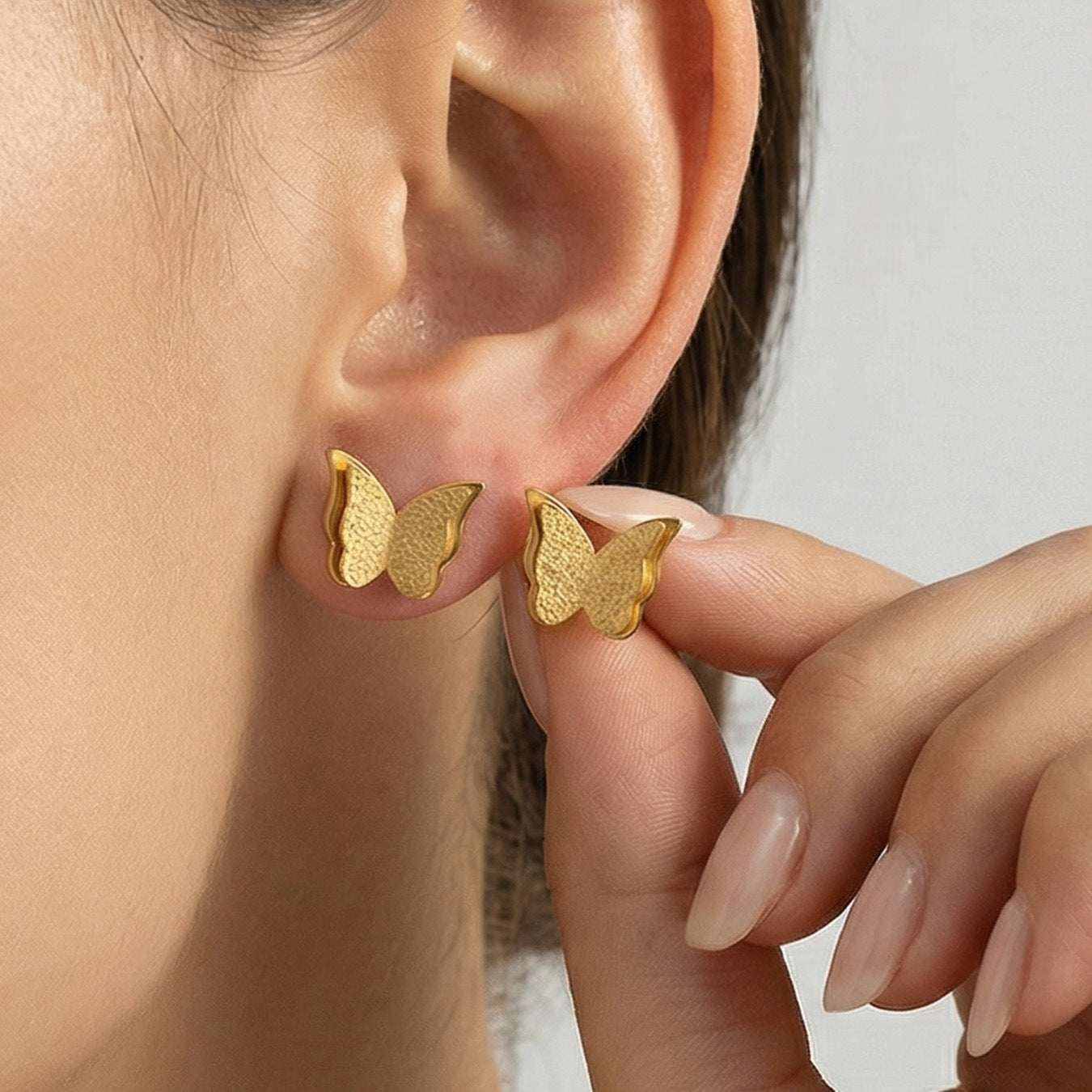 B廠【F033】歐美跨境時尚磨砂小蝴蝶耳環簡約精緻潮流耳環不鏽鋼鍍金氣質耳飾
 26.02-1