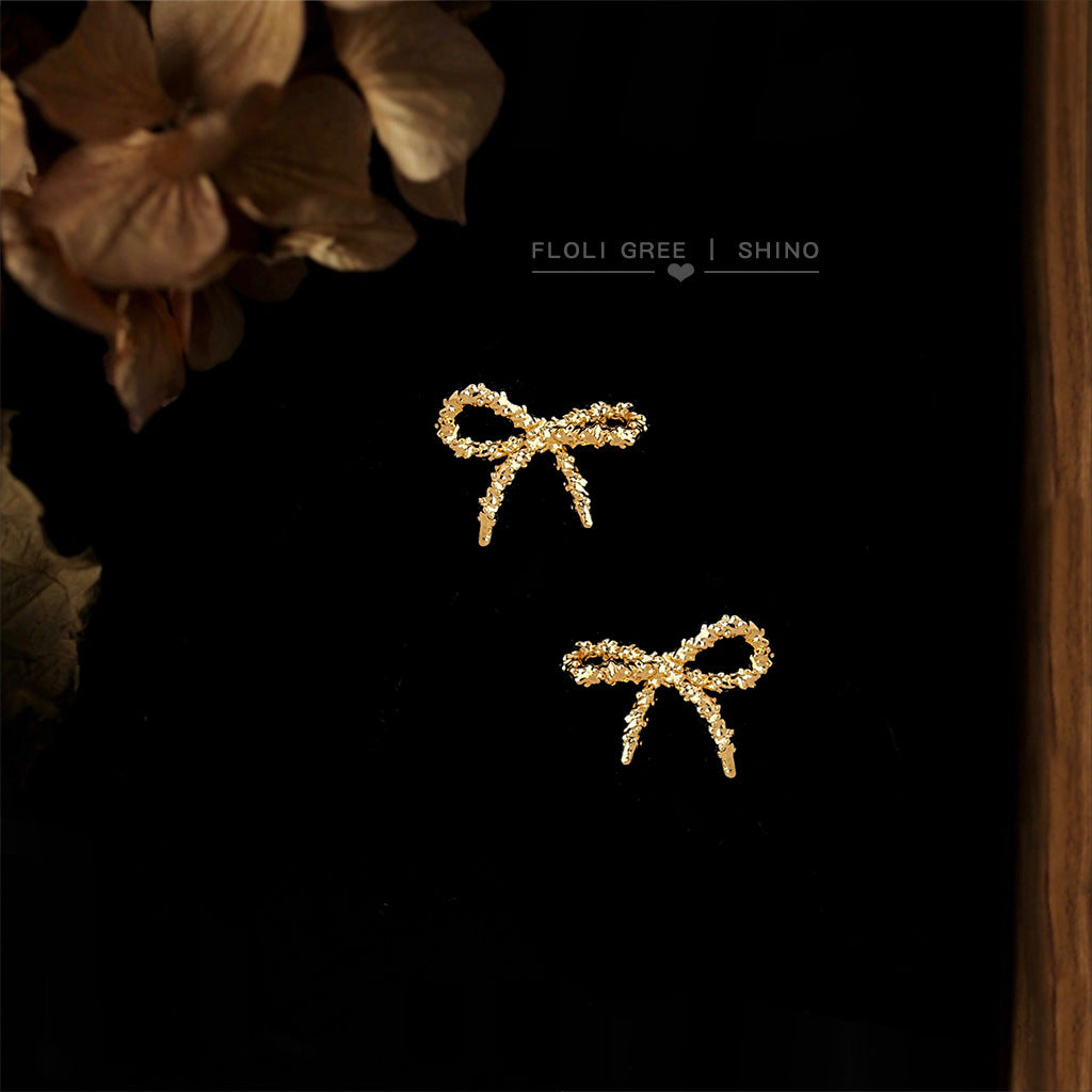 C廠【6984】時尚高級感簡約小巧沙面蝴蝶結925銀針新款耳環耳飾女
 25.10-5