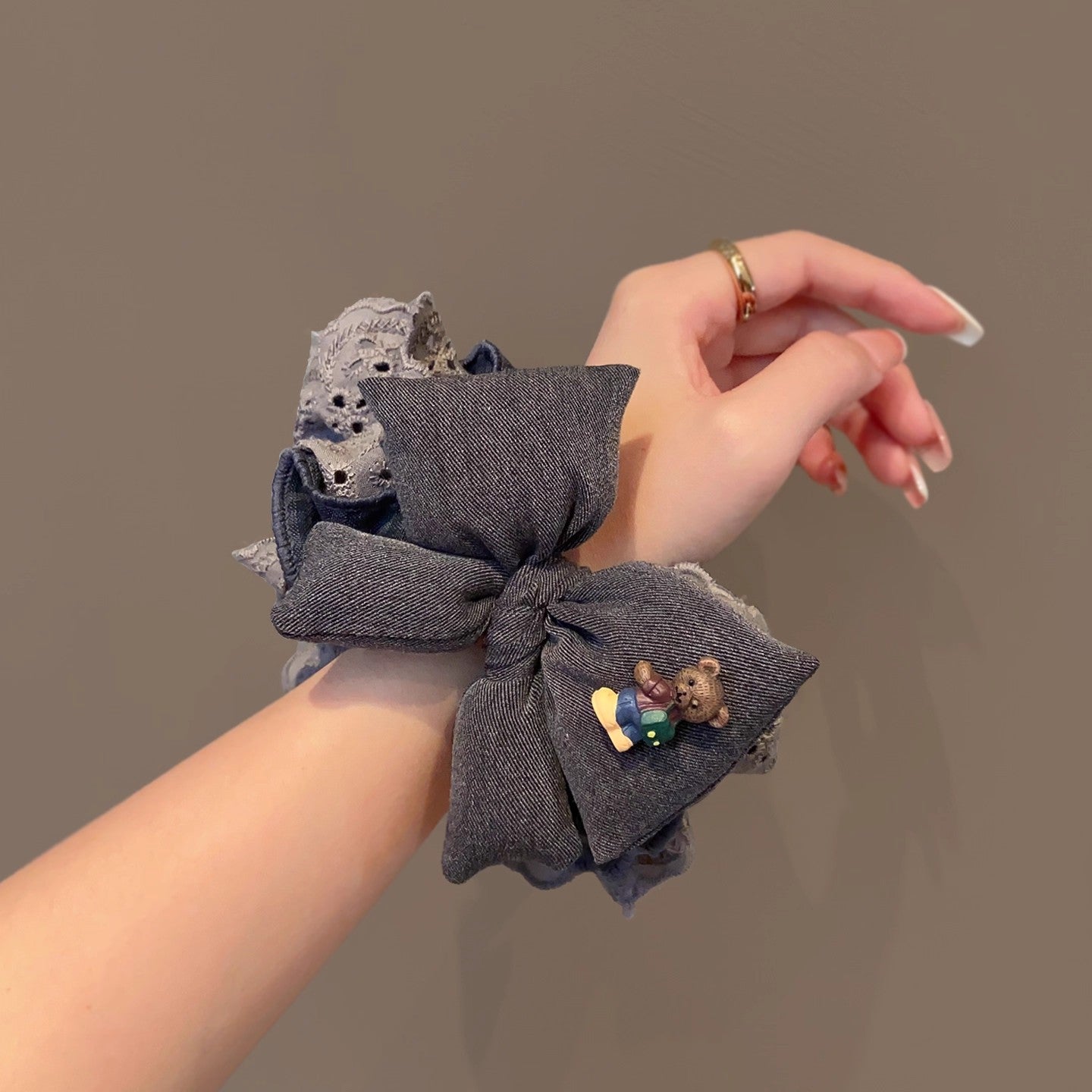 C廠【i21】韓國復古灰色格子蝴蝶結蕾絲大腸髮圈女超大丸子頭低馬尾頭繩頭飾
 25.12-4「C廠-單筆結帳需滿，NT$500出貨(不含運費)」