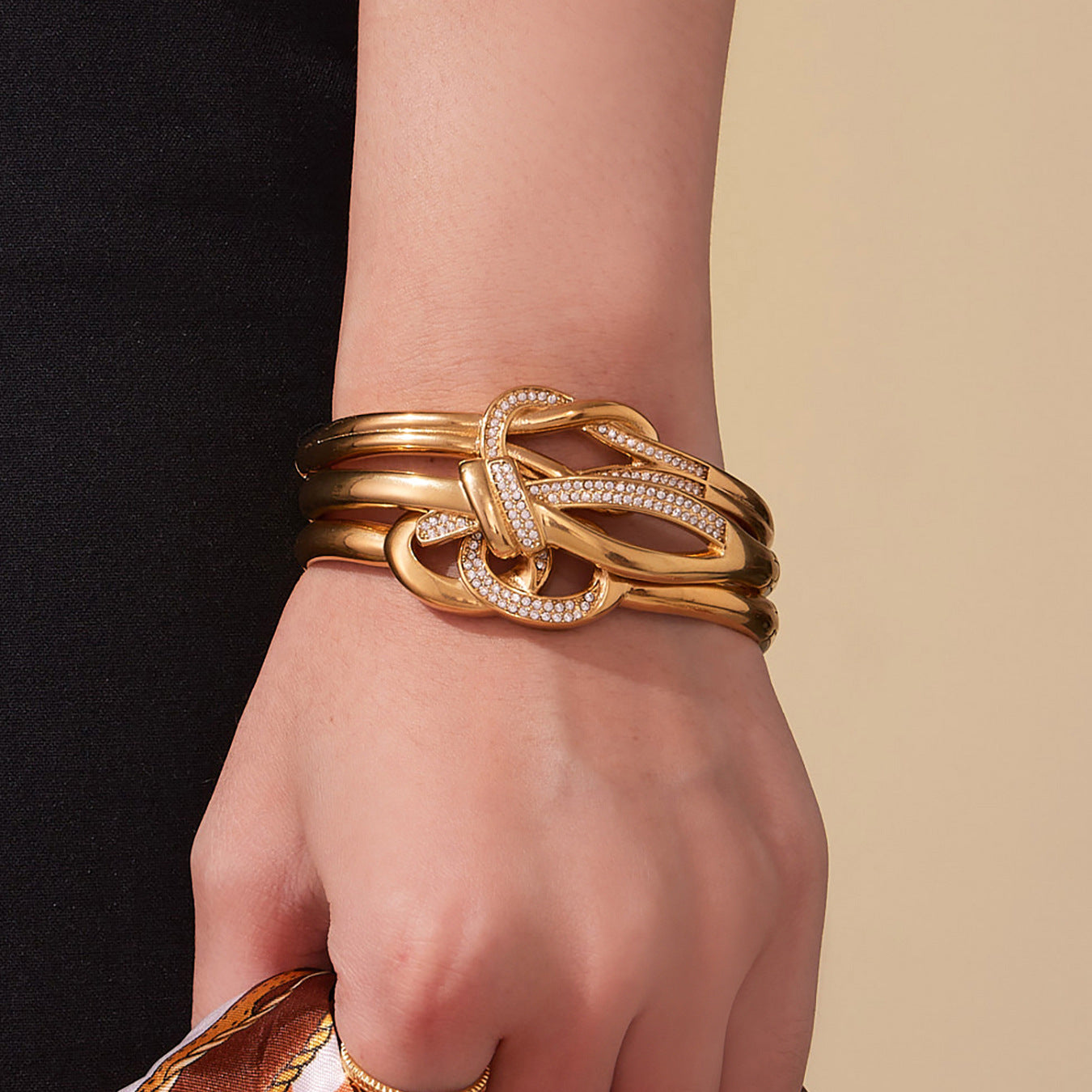 B廠【Z509】不鏽鋼滿鑽鋯石雙環卡扣手鐲歐美時尚簡約個性設計氣質手飾
 25.10-5