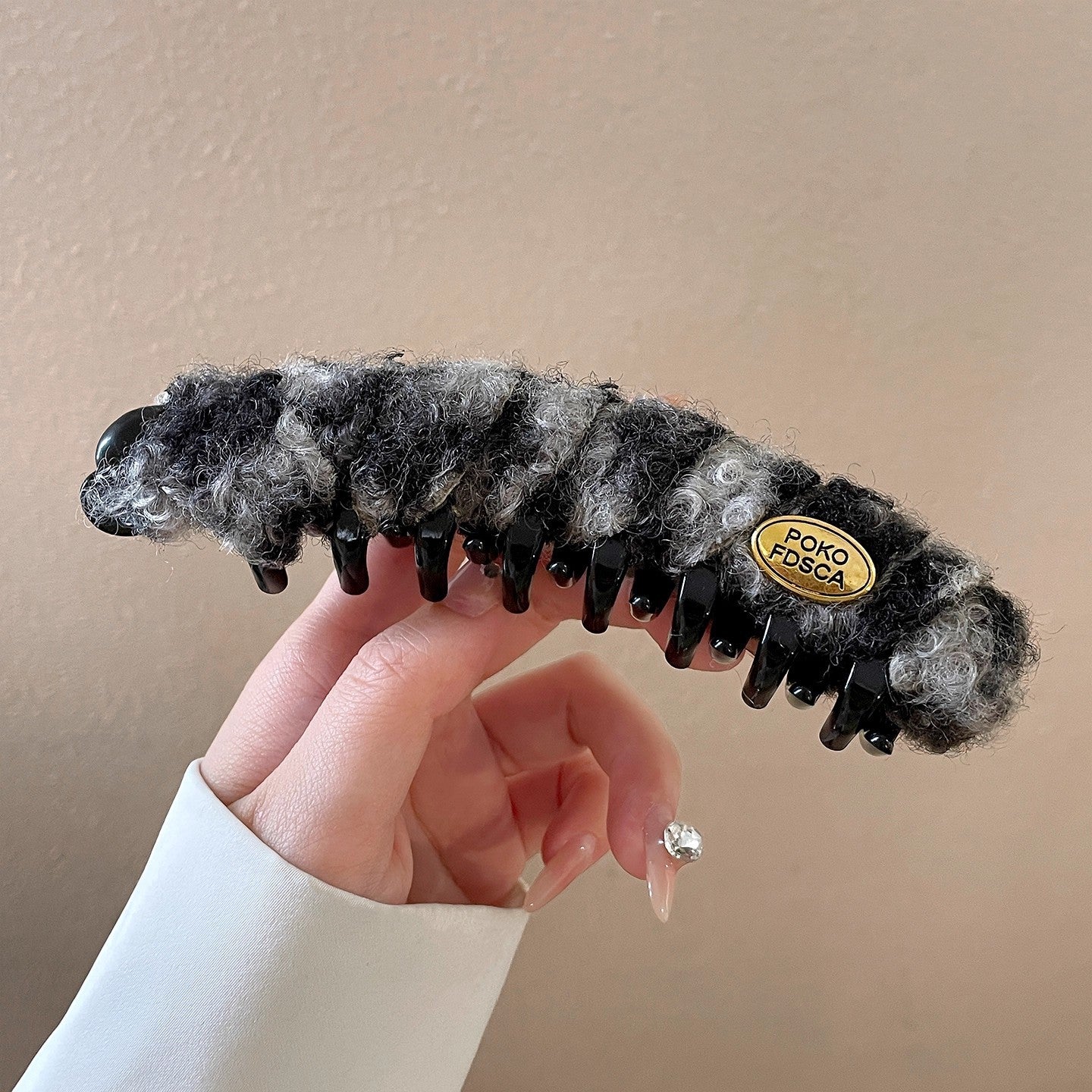 C廠【P57】美拉德毛絨香蕉夾秋冬高級感大號豎夾2025新款百搭時尚馬尾夾頭飾
 25.12-2「C廠-單筆結帳需滿，NT$500出貨(不含運費)」