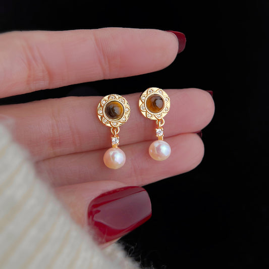 A廠【7289】淡水珍珠微鑲鋯石法式復古時尚高級感虎眼石圓形s925銀針耳飾耳環
 25.12-4