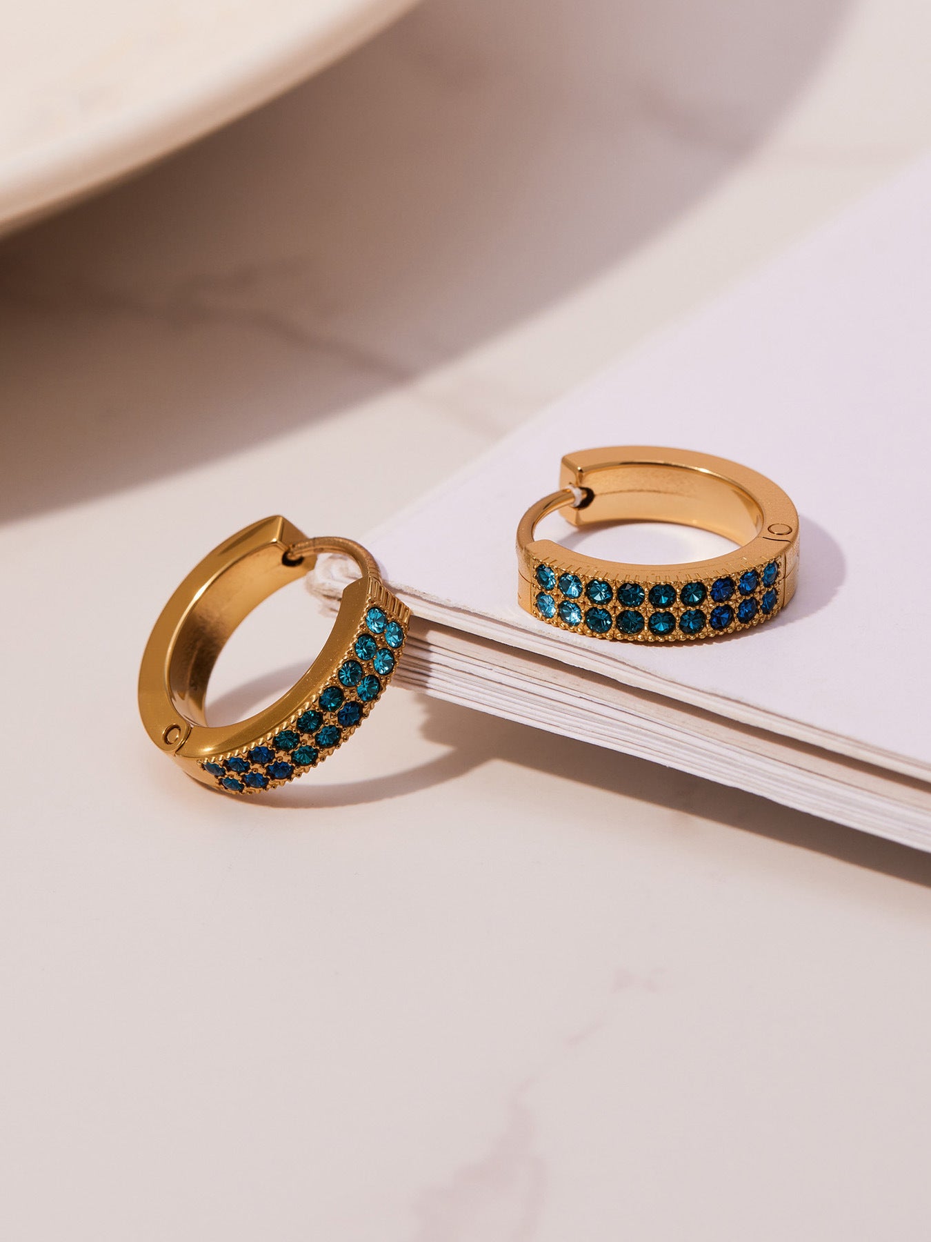 B廠【F798】簡約C型鑲彩鑽拼色鋯石耳扣不鏽鋼鍍18k真金輕奢小眾耳環女
 25.11-1