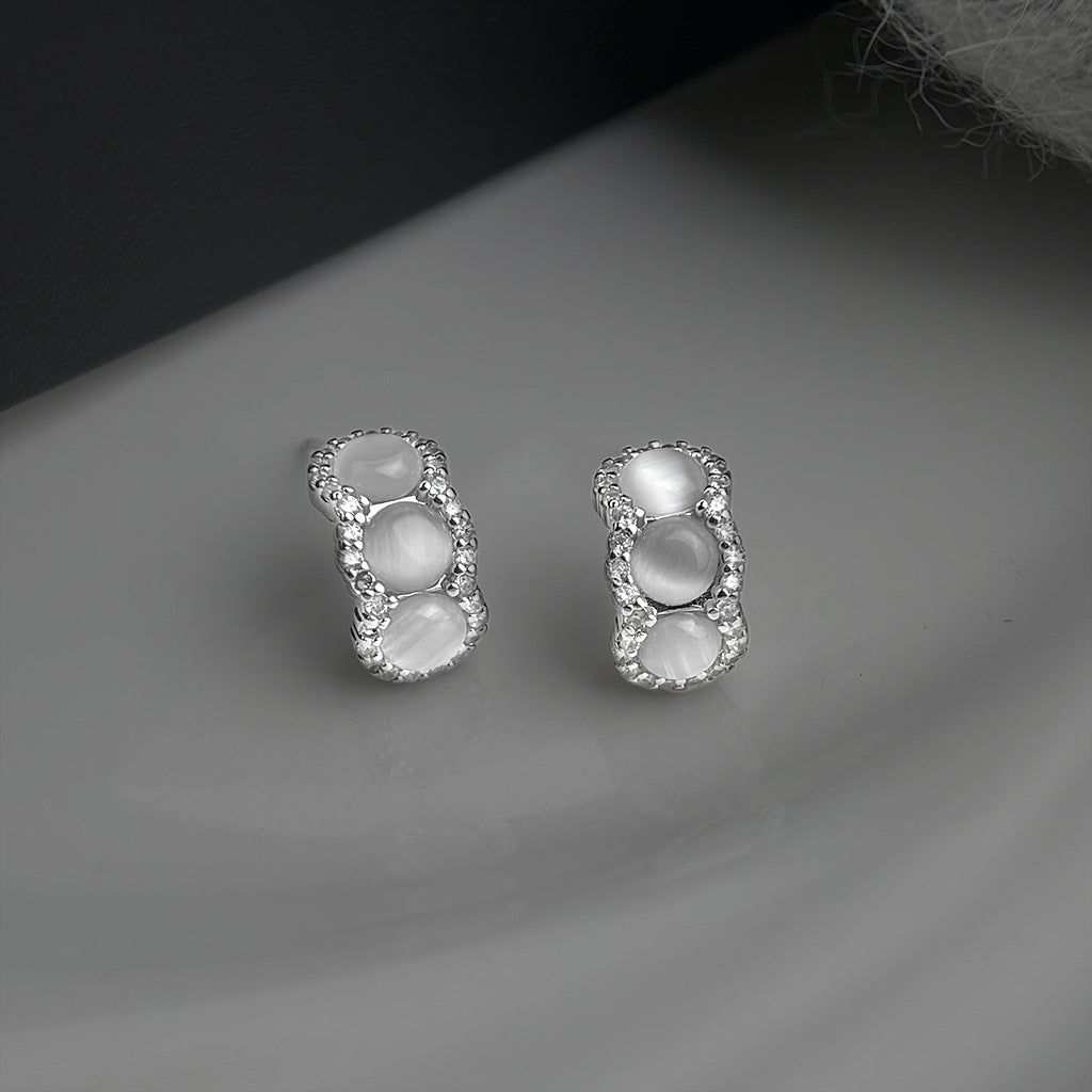 A廠 【2585】煙灰清晨~通勤高級感玻璃貓眼石耳環清冷貴氣感半彎鋯石百搭耳飾
 26.03-3