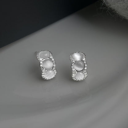 A廠 【2585】煙灰清晨~通勤高級感玻璃貓眼石耳環清冷貴氣感半彎鋯石百搭耳飾
 26.03-3