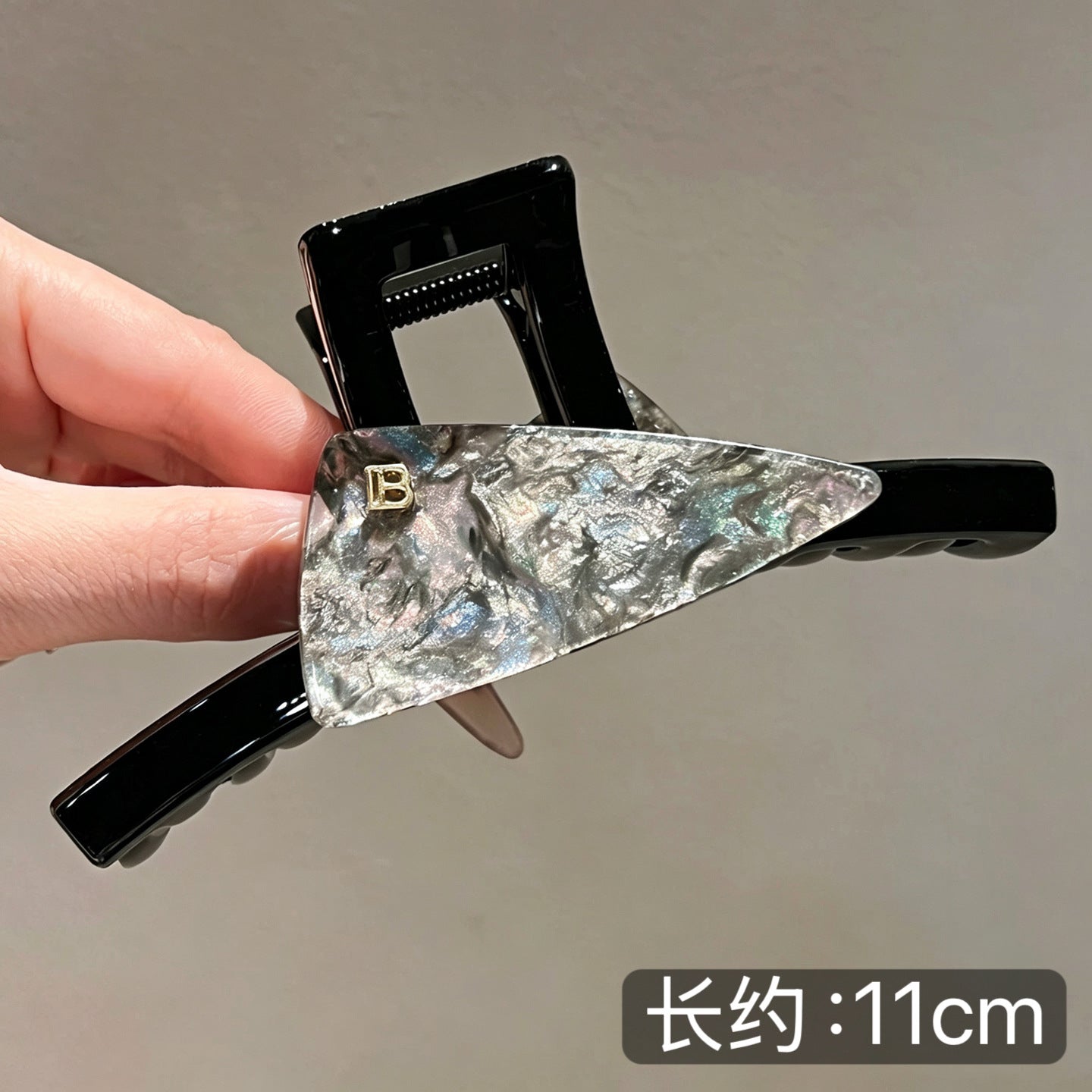 C廠【X388】醋酸三角抓夾女輕奢閃鑽半紮髮鯊魚夾高級感頭髮髮夾2026新款髮飾
 26.06-1「C廠-單筆結帳需滿，NT$500出貨(不含運費)」