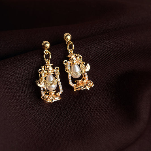 A廠【7419】小眾設計師款個性創意手提燈文藝復古法式新款耳環
 26.03-4