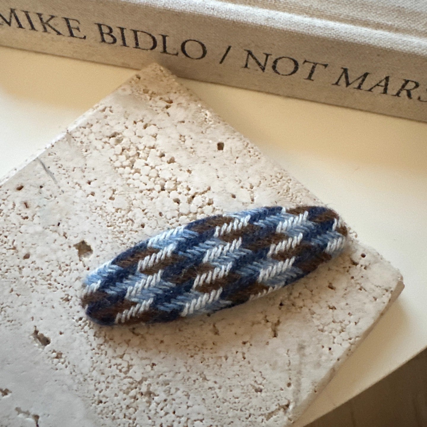 C廠【P63】千秋千鳥格毛呢髮夾女bb夾邊夾2025新款瀏海夾子前額高階頭飾髮卡
 25.12-2「C廠-單筆結帳需滿，NT$500出貨(不含運費)」