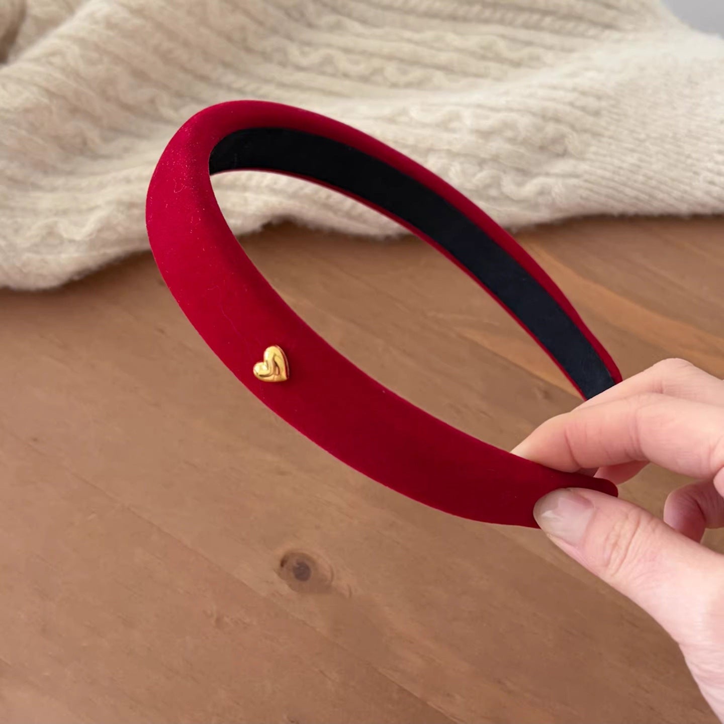 C廠【Y1065】酒紅色絲絨金標愛心髮箍女新年洋氣時尚壓髮頭箍洗臉氣質髮卡頭飾
 26.01-1「C廠-單筆結帳需滿，NT$500出貨(不含運費)」