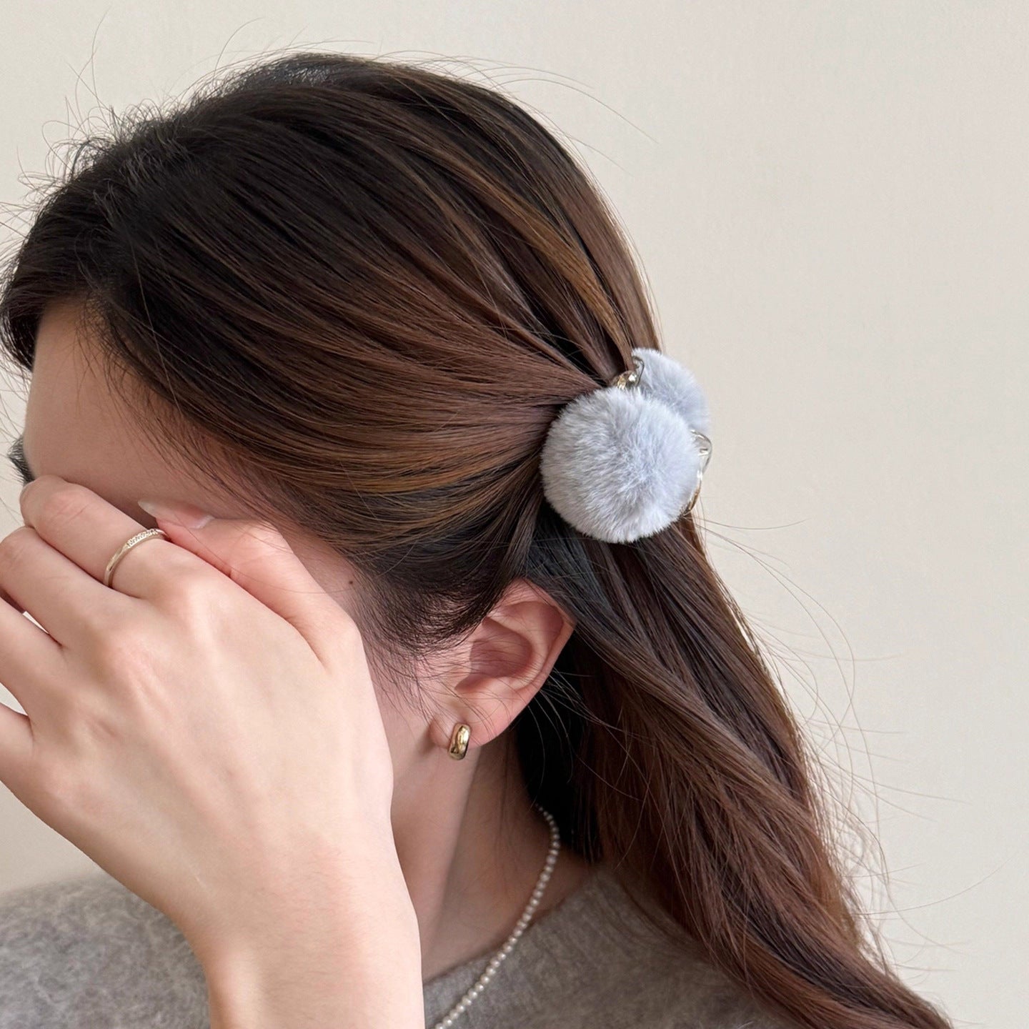 C廠【P107】可愛毛絨球球髮夾女2025新款秋冬甜美公主頭小號抓夾氣質髮卡頭飾
 26.01-1「C廠-單筆結帳需滿，NT$500出貨(不含運費)」