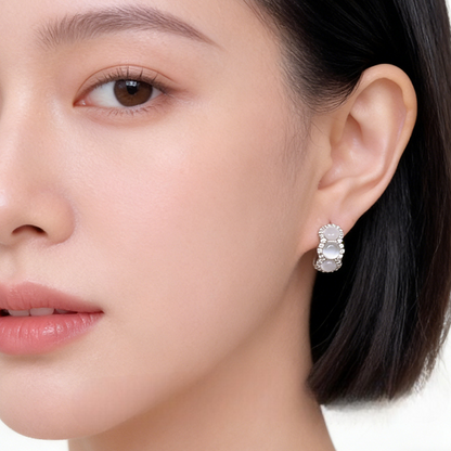 A廠 【2585】煙灰清晨~通勤高級感玻璃貓眼石耳環清冷貴氣感半彎鋯石百搭耳飾
 26.03-3