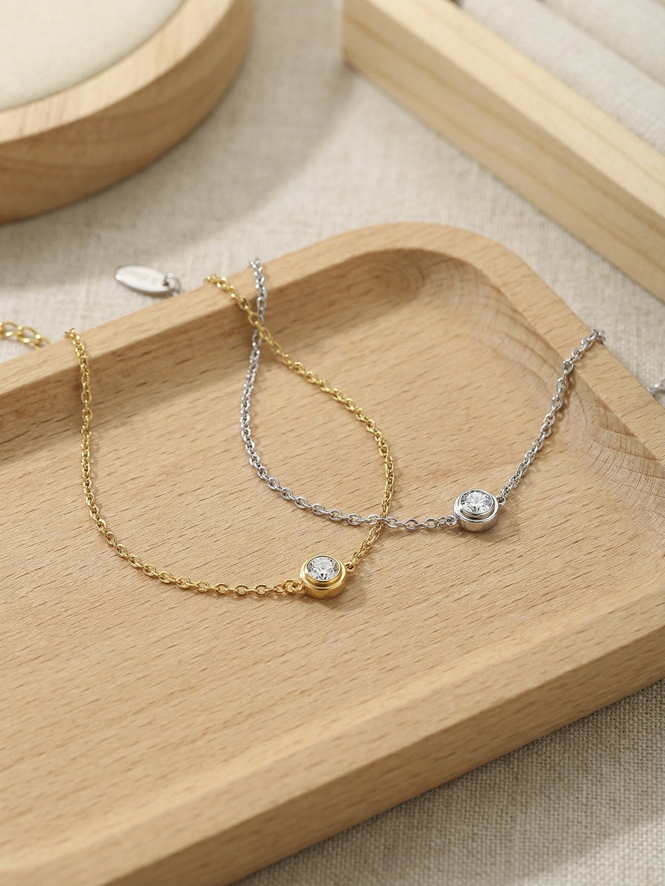 B廠【E022】歐美ins簡約風小眾設計鑲嵌單鑽鏈條手鍊不鏽鋼鍍18k真金跨國手飾
 26.02-1